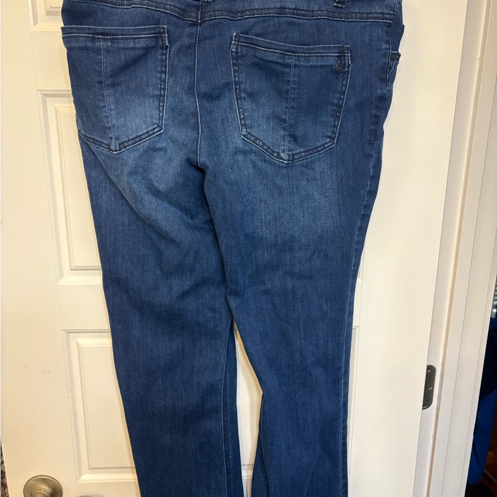 Democracy jeans either some stretch in them and bootcut/flare at the bottom - Picture 4 of 6